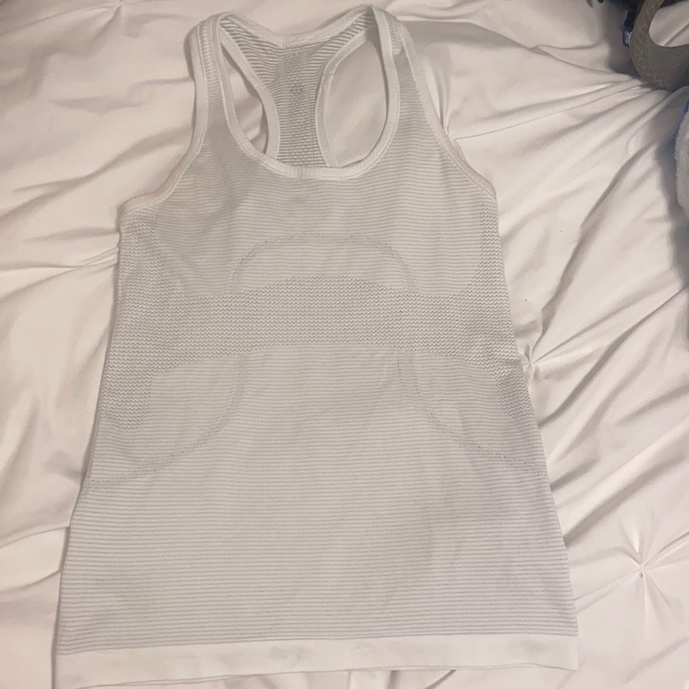 white lululemon tank size 6